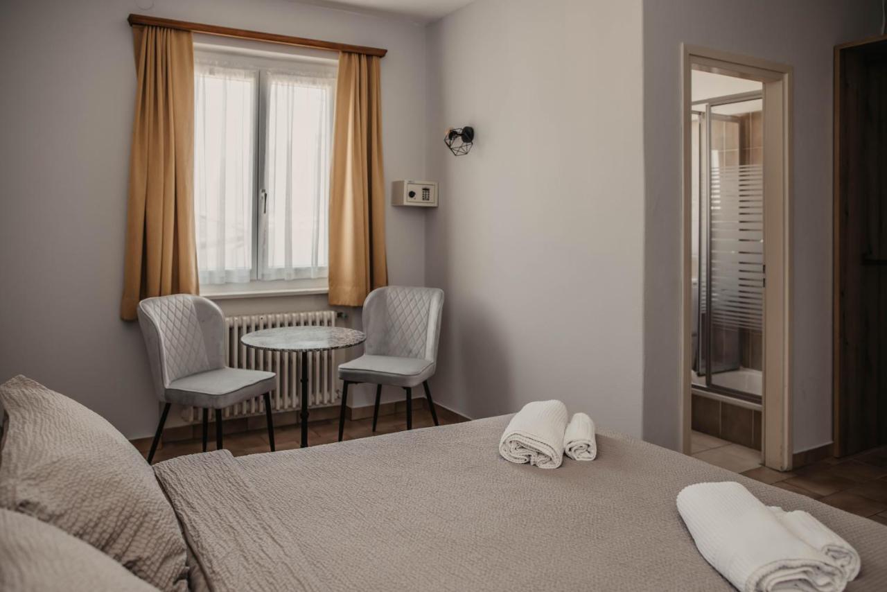 Albergo Ristorante Al Portico Gerra  ภายนอก รูปภาพ