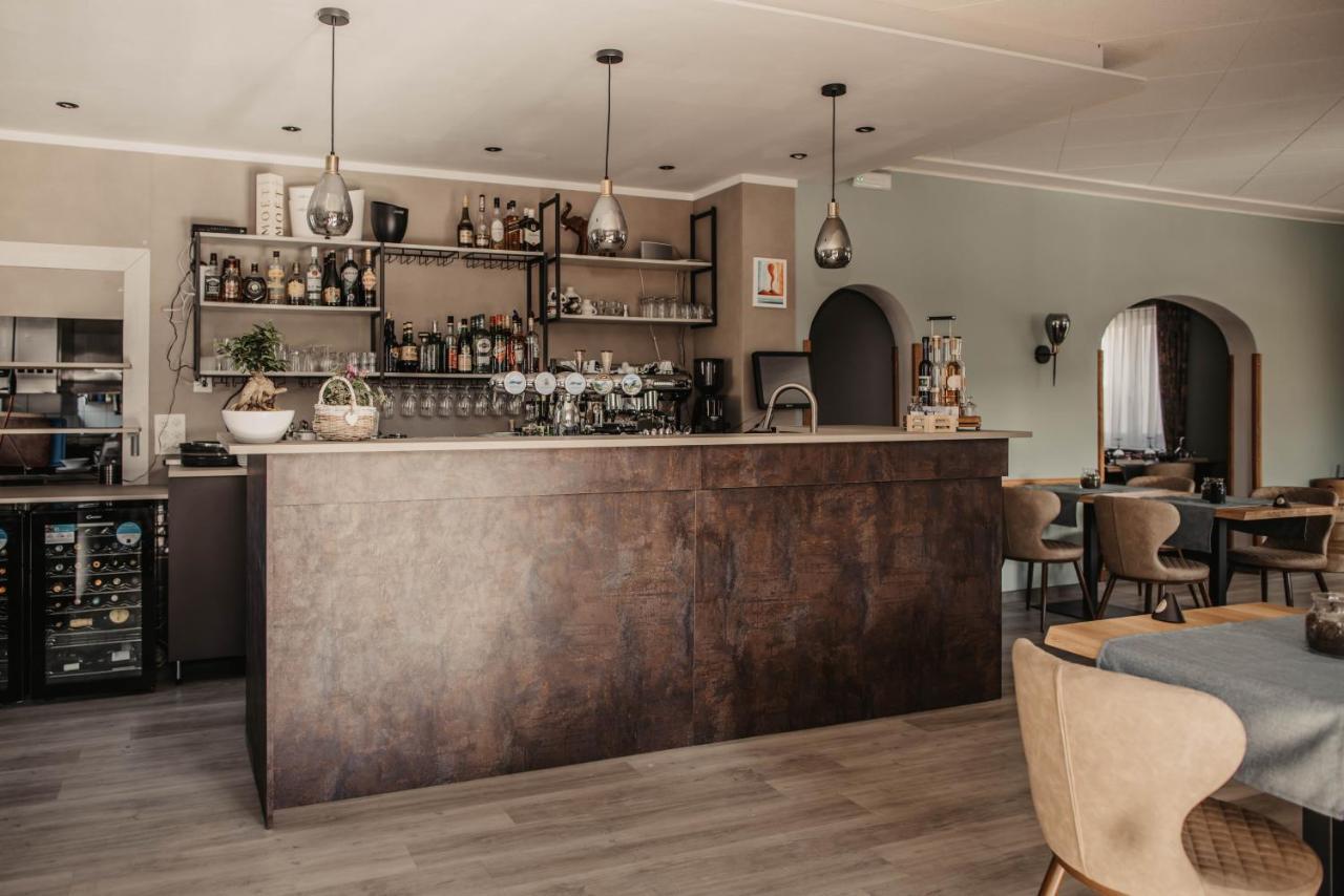 Albergo Ristorante Al Portico Gerra  ภายนอก รูปภาพ